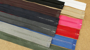 Fermetures à glissière injectées séparables